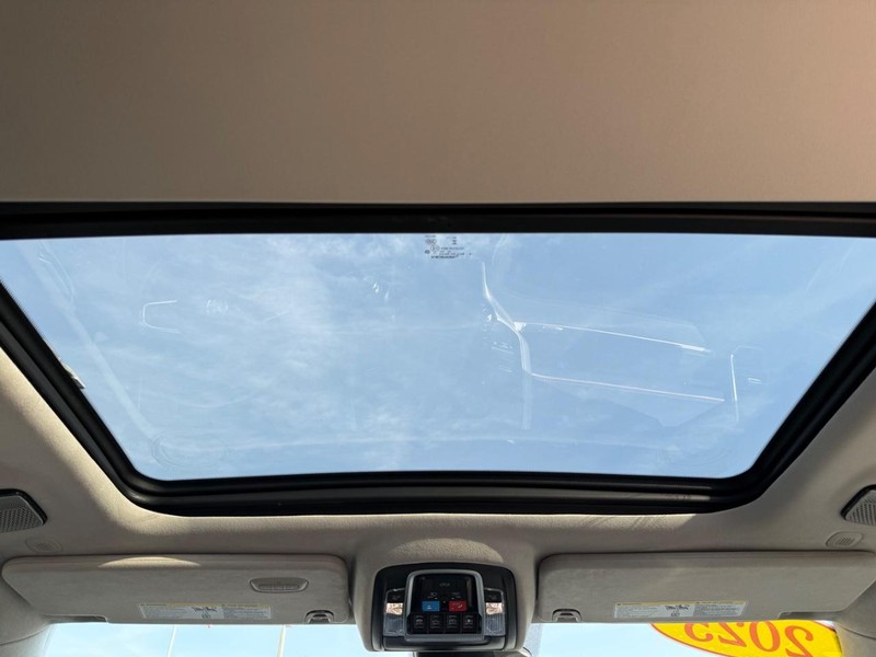 Ram 1500 Vehicle Full-screen Gallery Image 12