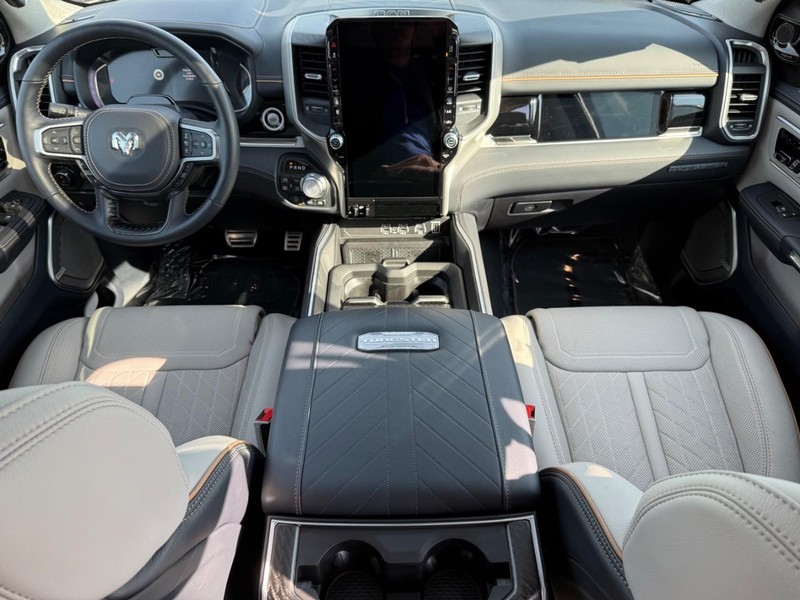 Ram 1500 Vehicle Full-screen Gallery Image 13