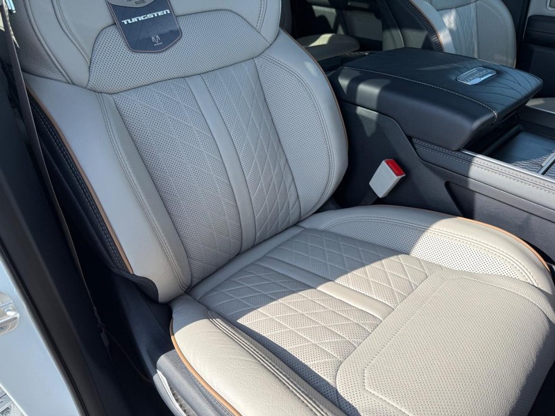 Ram 1500 Vehicle Full-screen Gallery Image 16