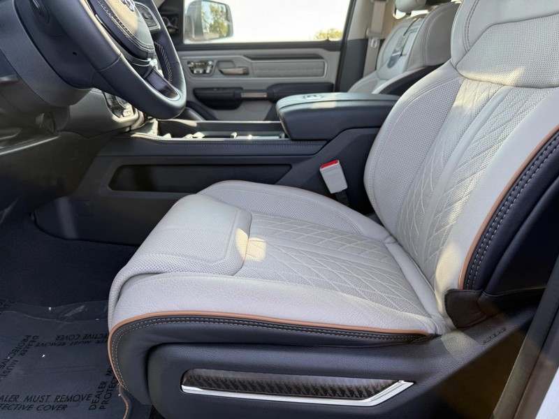 Ram 1500 Vehicle Full-screen Gallery Image 18