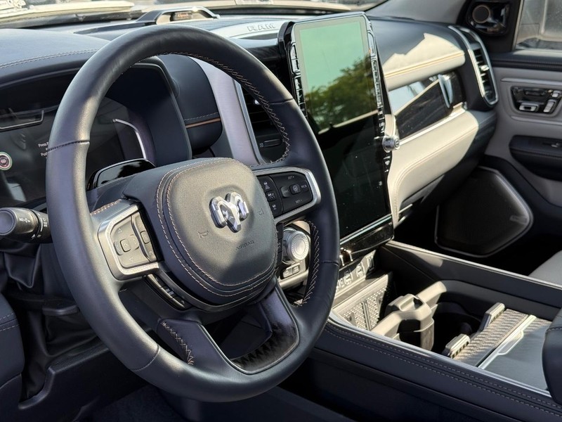 Ram 1500 Vehicle Full-screen Gallery Image 19