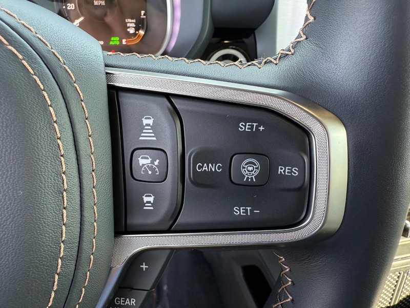 Ram 1500 Vehicle Full-screen Gallery Image 21