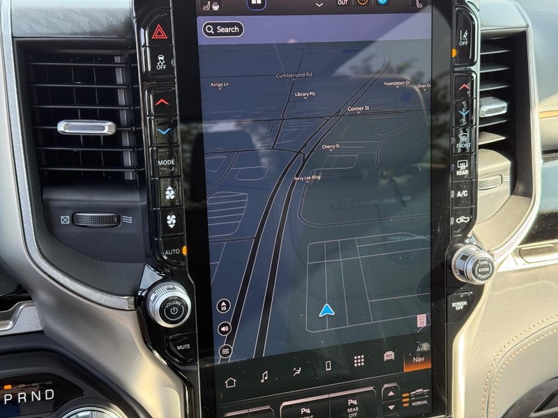 Ram 1500 Vehicle Full-screen Gallery Image 23