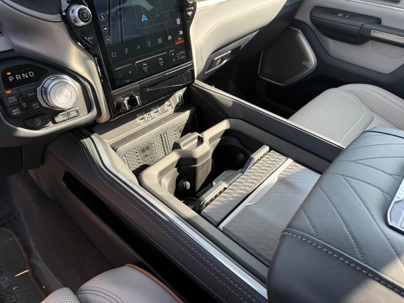 Ram 1500 Vehicle Full-screen Gallery Image 25