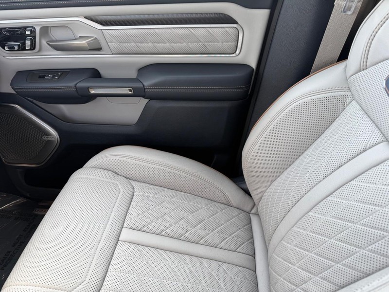 Ram 1500 Vehicle Full-screen Gallery Image 26