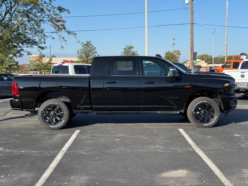 Ram 2500 Vehicle Full-screen Gallery Image 2
