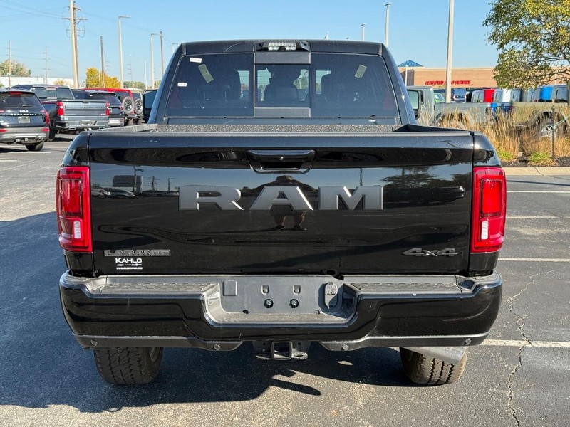 Ram 2500 Vehicle Full-screen Gallery Image 4