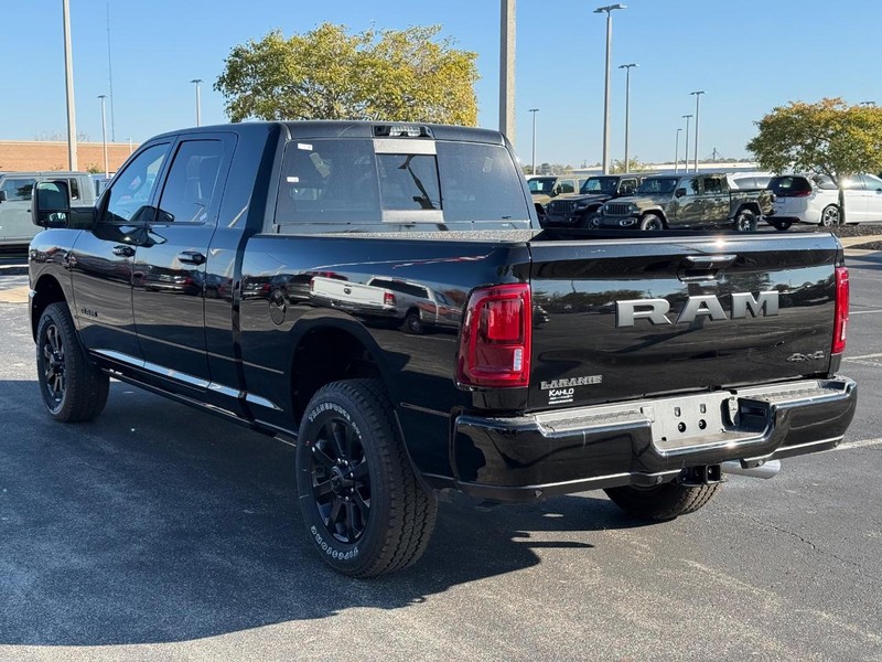 Ram 2500 Vehicle Full-screen Gallery Image 5