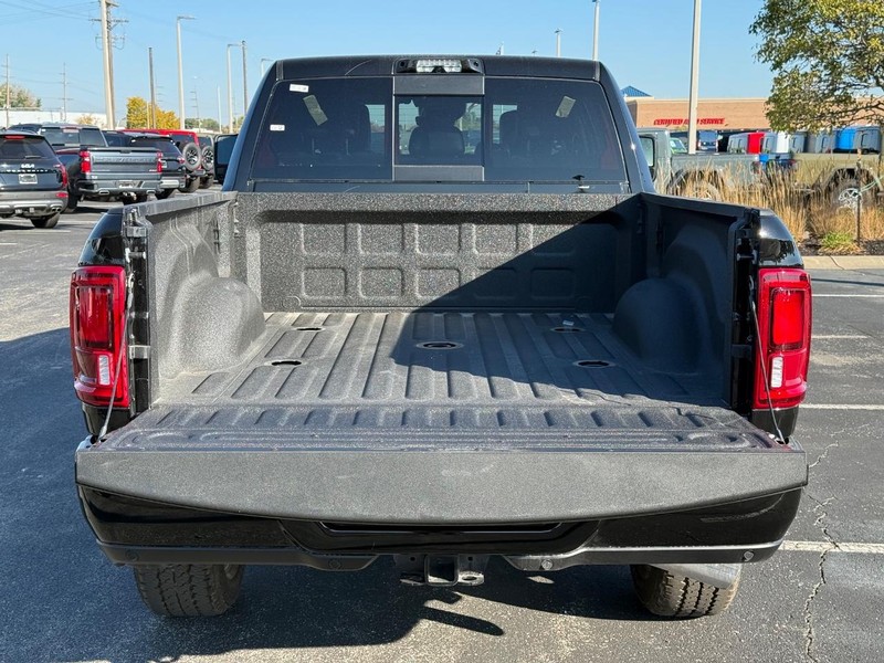 Ram 2500 Vehicle Full-screen Gallery Image 7