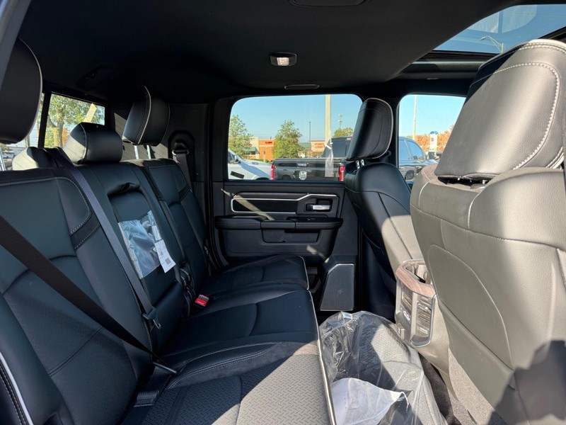 Ram 2500 Vehicle Full-screen Gallery Image 10