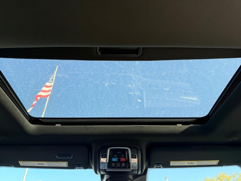 Ram 2500 Vehicle Full-screen Gallery Image 12