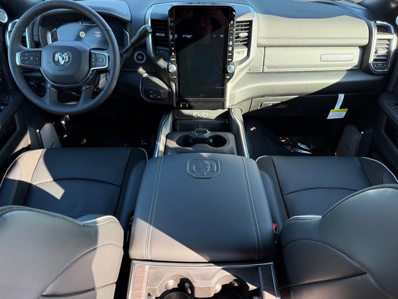 Ram 2500 Vehicle Full-screen Gallery Image 13