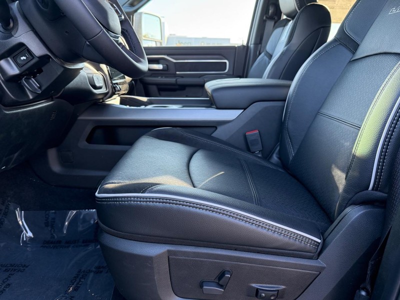 Ram 2500 Vehicle Full-screen Gallery Image 18