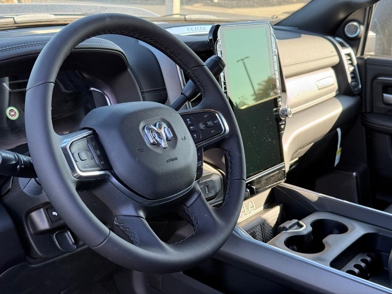 Ram 2500 Vehicle Full-screen Gallery Image 19