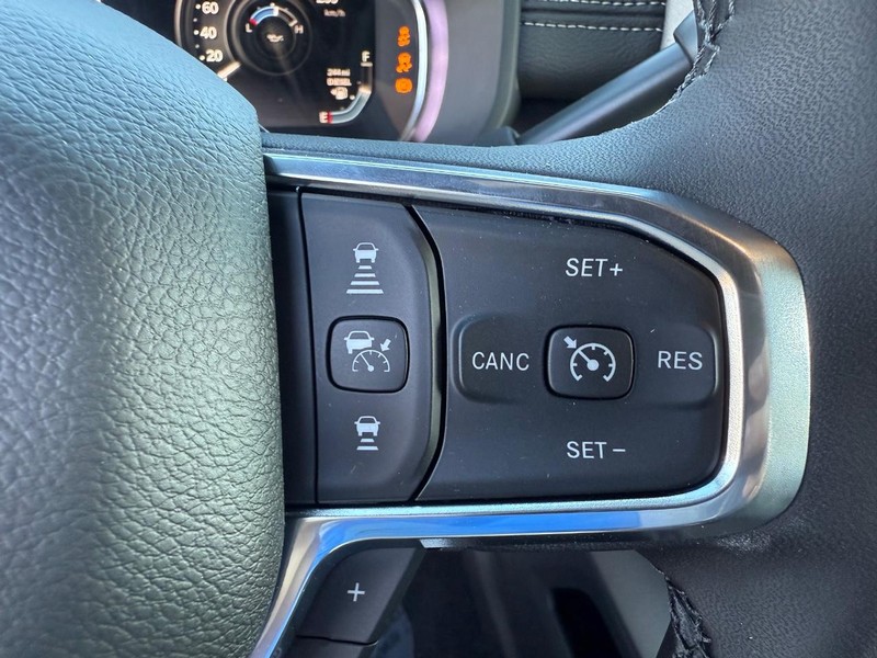 Ram 2500 Vehicle Full-screen Gallery Image 21