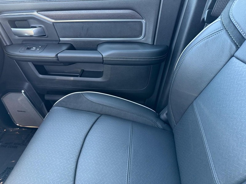 Ram 2500 Vehicle Full-screen Gallery Image 26