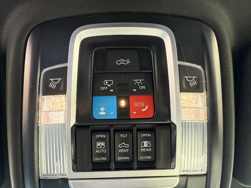 Ram 2500 Vehicle Full-screen Gallery Image 27