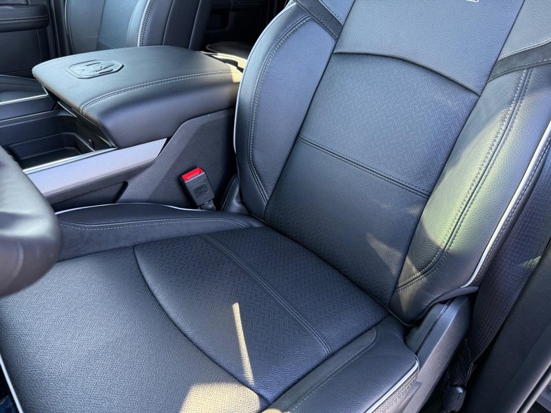 Ram 2500 Vehicle Full-screen Gallery Image 30