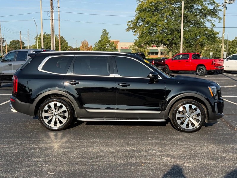 Kia Telluride Vehicle Full-screen Gallery Image 2