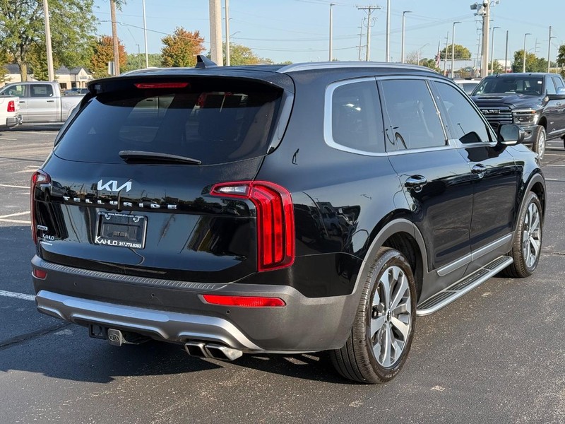 Kia Telluride Vehicle Full-screen Gallery Image 3