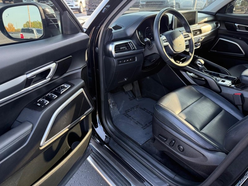 Kia Telluride Vehicle Full-screen Gallery Image 18