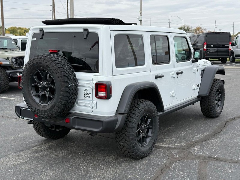 Jeep Wrangler Vehicle Full-screen Gallery Image 3