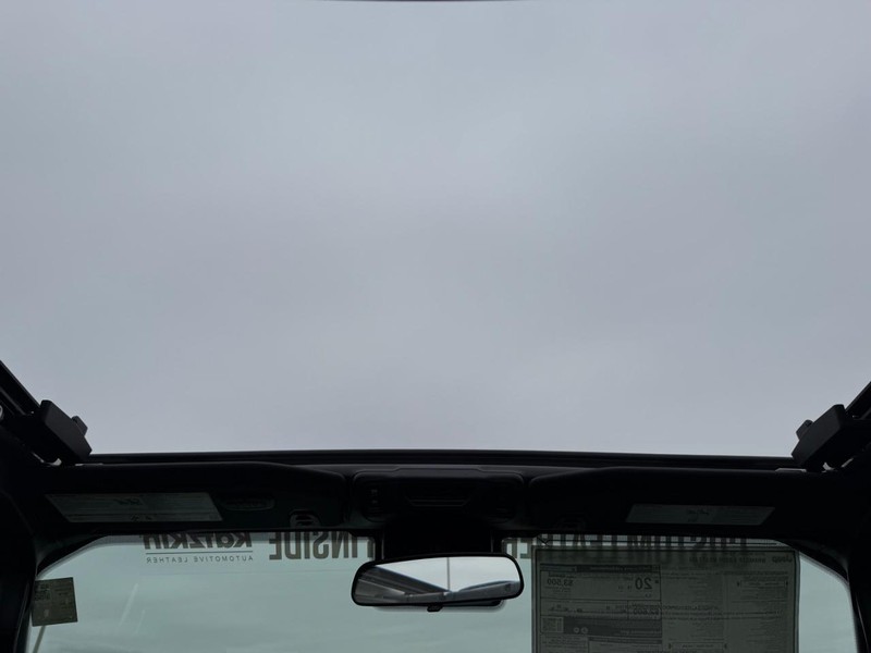 Jeep Wrangler Vehicle Full-screen Gallery Image 12