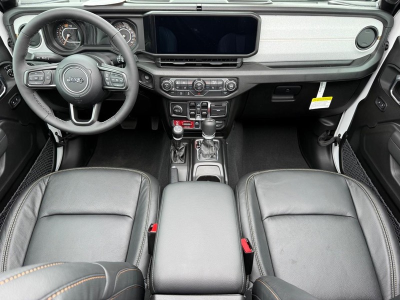 Jeep Wrangler Vehicle Full-screen Gallery Image 13