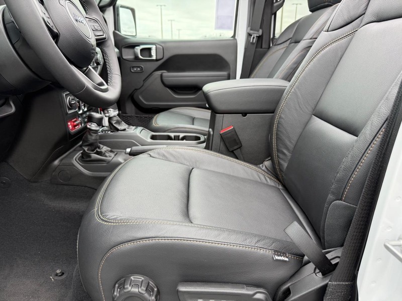 Jeep Wrangler Vehicle Full-screen Gallery Image 18