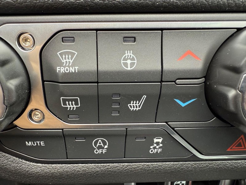 Jeep Wrangler Vehicle Full-screen Gallery Image 23