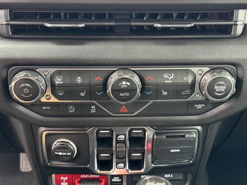 Jeep Wrangler Vehicle Full-screen Gallery Image 26