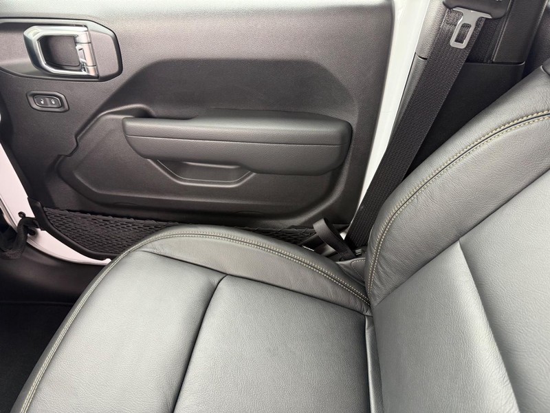 Jeep Wrangler Vehicle Full-screen Gallery Image 28