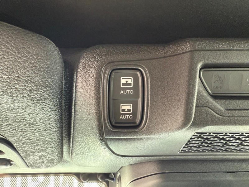 Jeep Wrangler Vehicle Full-screen Gallery Image 29