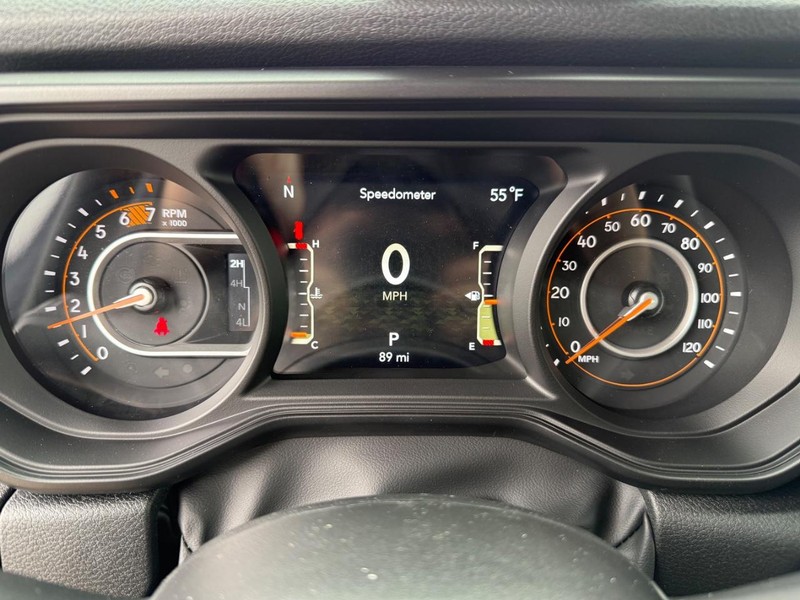 Jeep Wrangler Vehicle Full-screen Gallery Image 30