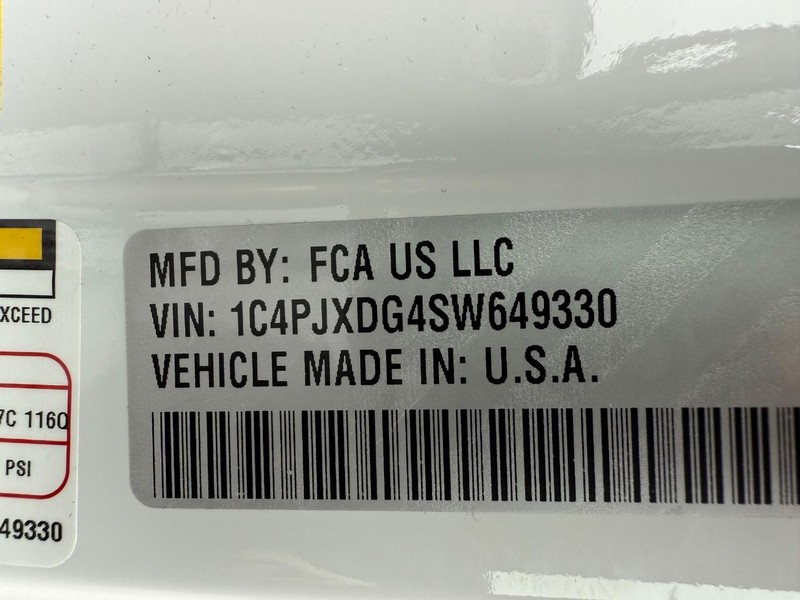 Jeep Wrangler Vehicle Full-screen Gallery Image 33