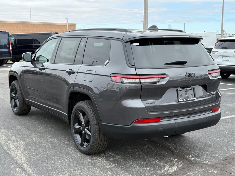 Jeep Grand Cherokee L Vehicle Full-screen Gallery Image 5