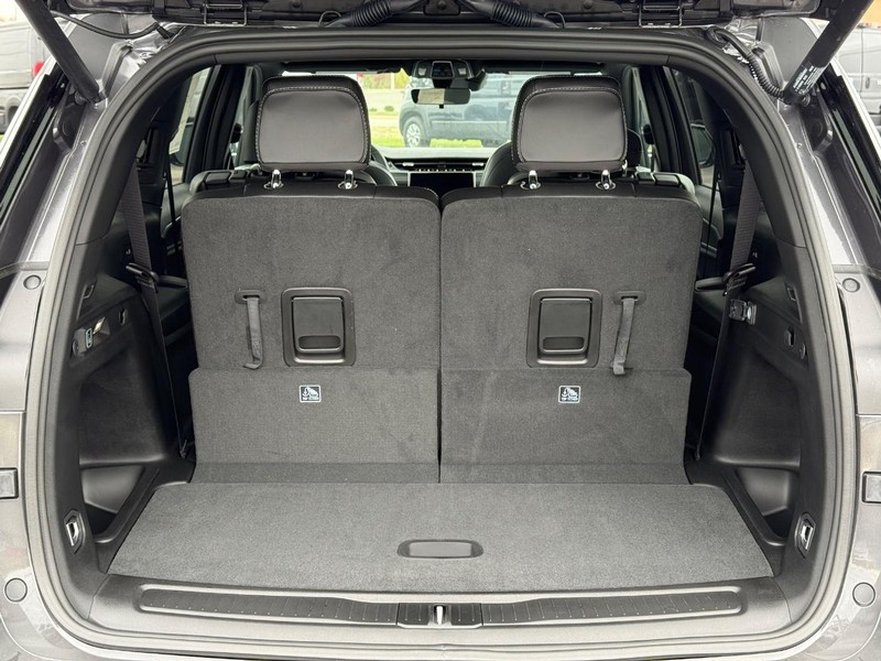 Jeep Grand Cherokee L Vehicle Full-screen Gallery Image 7