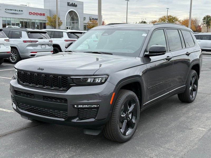 Jeep Grand Cherokee L Vehicle Full-screen Gallery Image 9