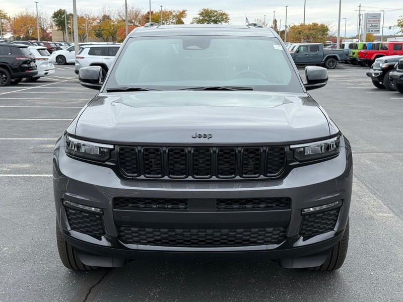 Jeep Grand Cherokee L Vehicle Full-screen Gallery Image 10