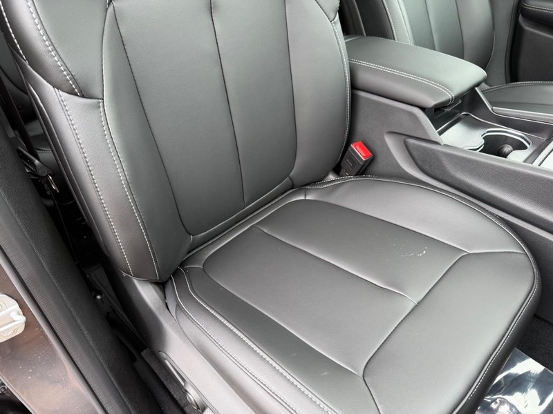 Jeep Grand Cherokee L Vehicle Full-screen Gallery Image 18