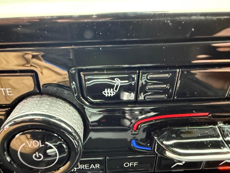 Jeep Grand Cherokee L Vehicle Full-screen Gallery Image 25