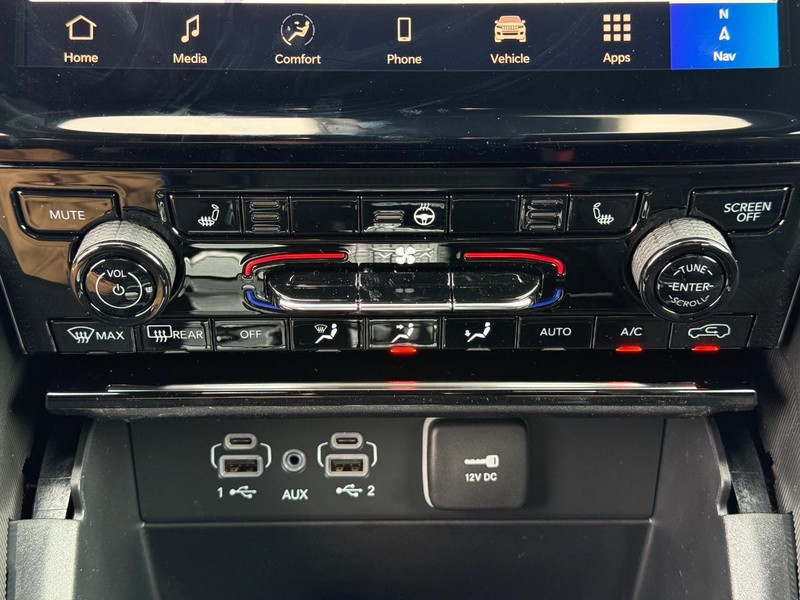 Jeep Grand Cherokee L Vehicle Full-screen Gallery Image 28