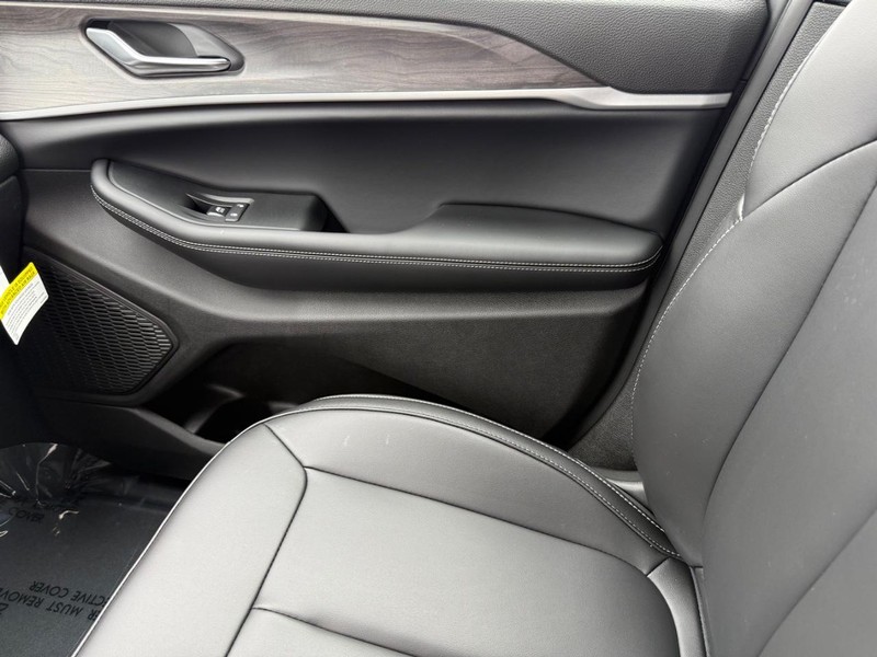 Jeep Grand Cherokee L Vehicle Full-screen Gallery Image 30