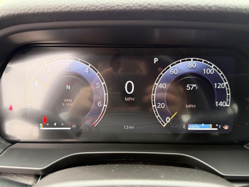 Jeep Grand Cherokee L Vehicle Full-screen Gallery Image 32