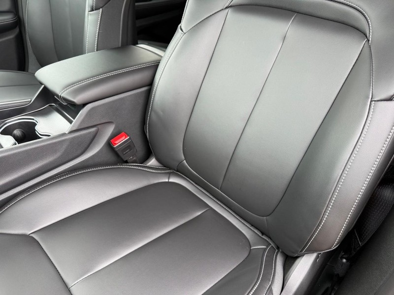 Jeep Grand Cherokee L Vehicle Full-screen Gallery Image 34