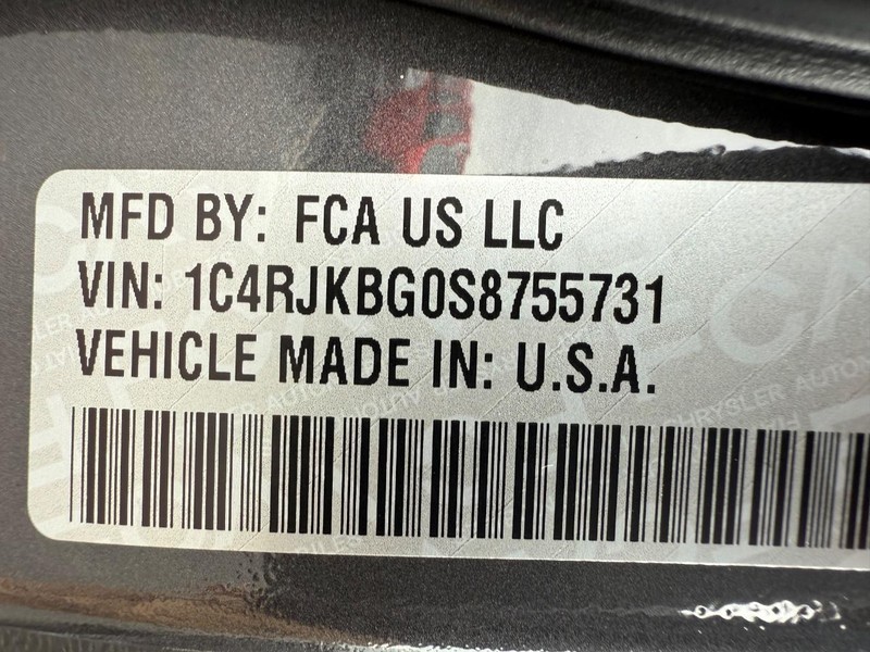 Jeep Grand Cherokee L Vehicle Full-screen Gallery Image 35