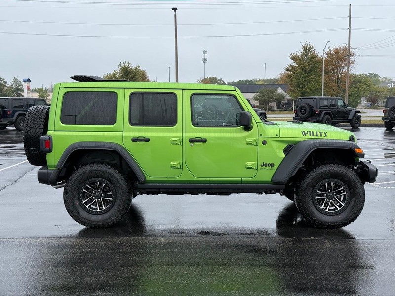 Jeep Wrangler Vehicle Full-screen Gallery Image 2