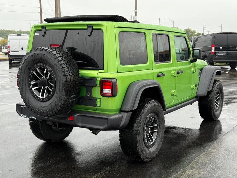 Jeep Wrangler Vehicle Full-screen Gallery Image 3