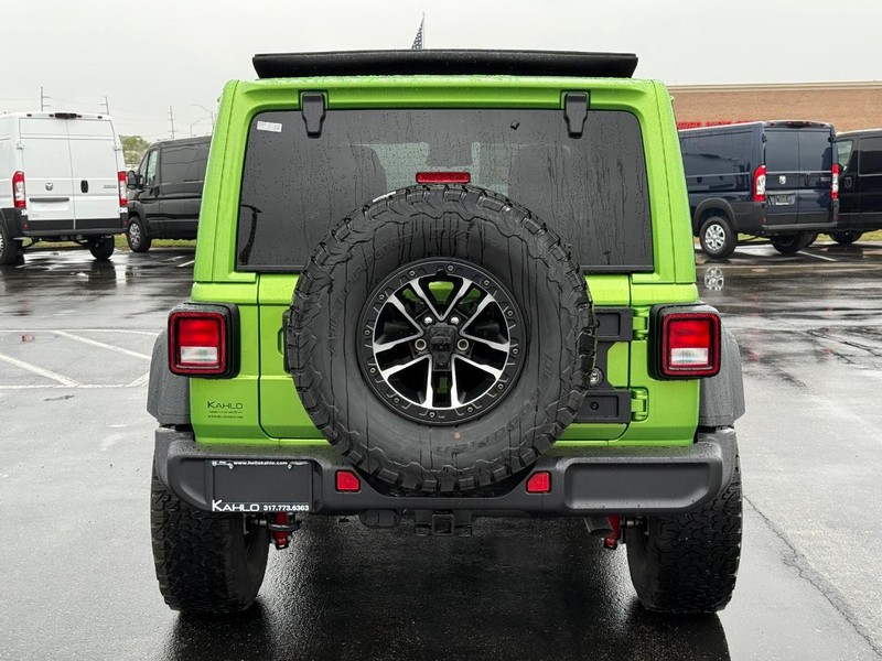 Jeep Wrangler Vehicle Full-screen Gallery Image 4