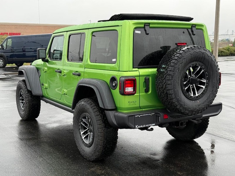 Jeep Wrangler Vehicle Full-screen Gallery Image 5